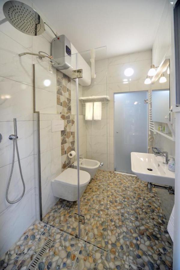 Konak Rooms L Skanderbeg Square Тирана Экстерьер фото